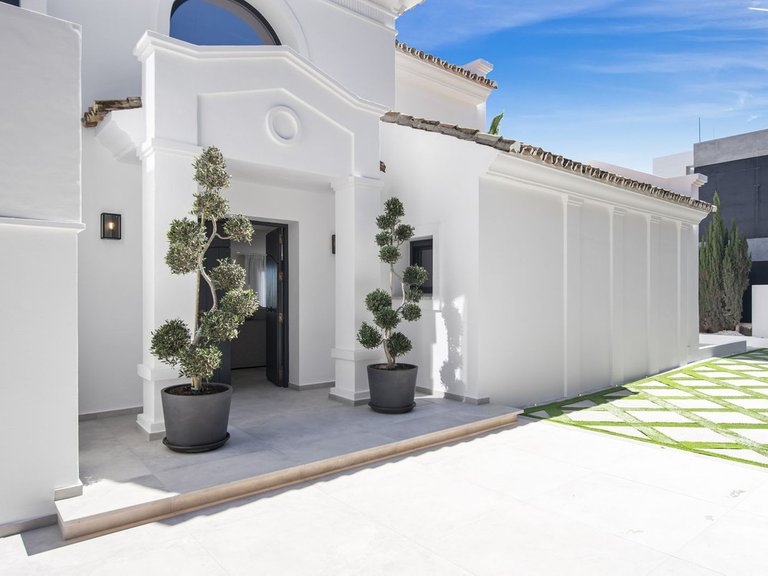 Villa for Sale in Los Flamingos, Marbella Area 20