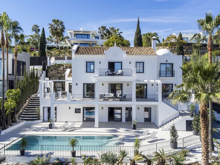 Villa for Sale in Los Flamingos, Marbella Area 1