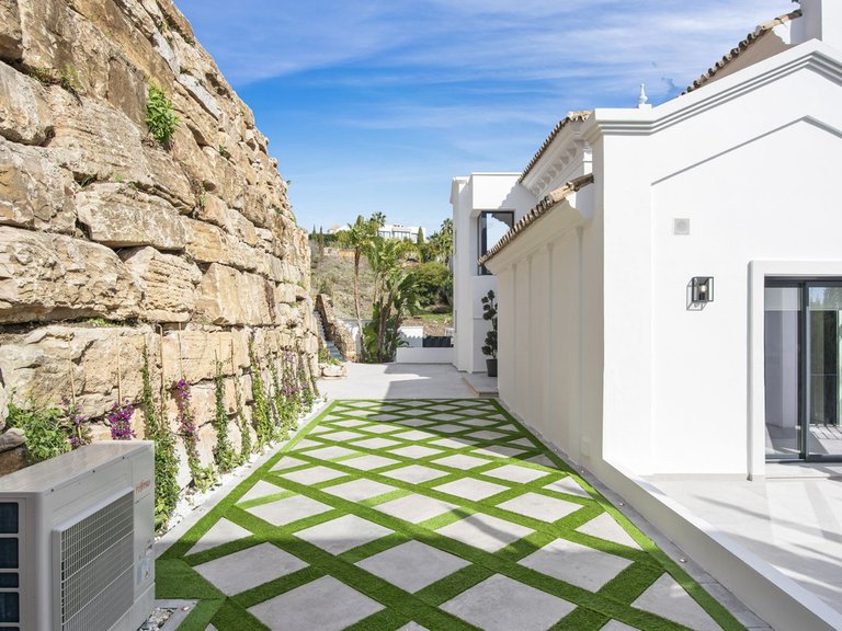 Villa for Sale in Los Flamingos, Marbella Area 10