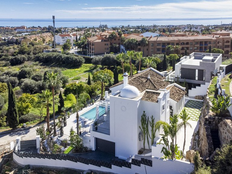 Villa for Sale in Los Flamingos, Marbella Area 11