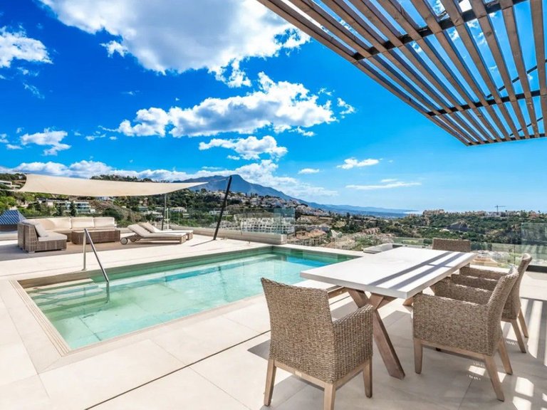 Villa for Sale in Los Arqueros, Marbella Area 1