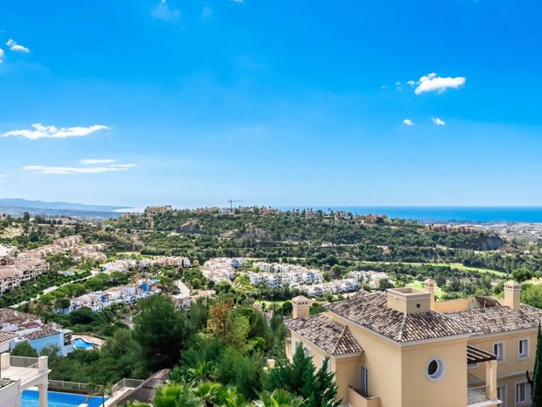 Villa for Sale in Los Arqueros, Marbella Area 4