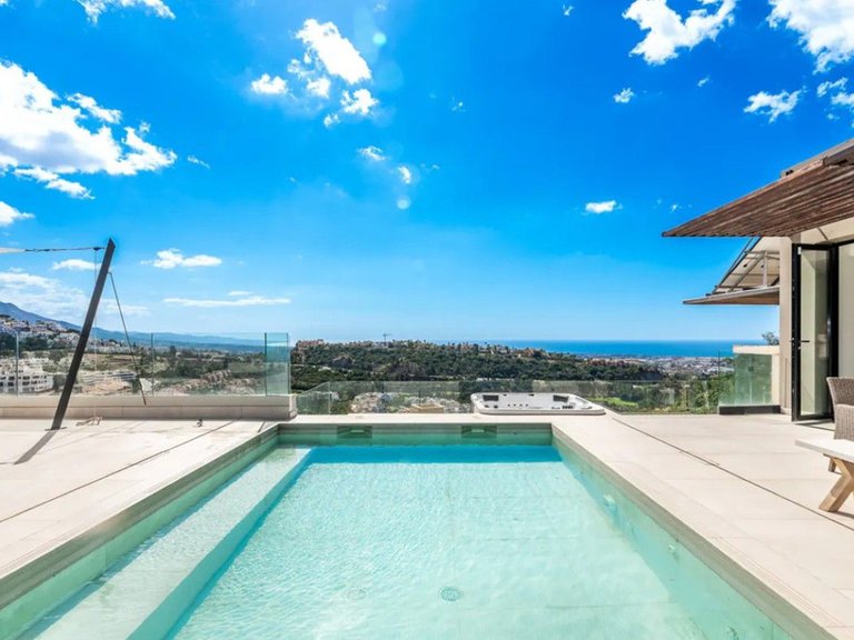 Villa for Sale in Los Arqueros, Marbella Area 5