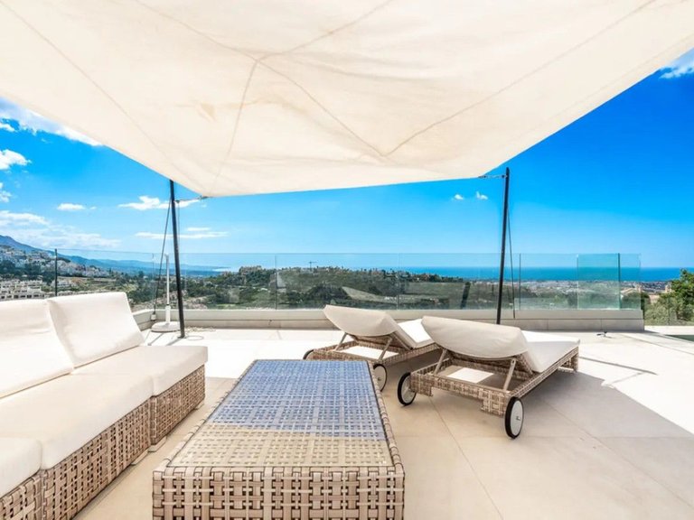 Villa for Sale in Los Arqueros, Marbella Area 7