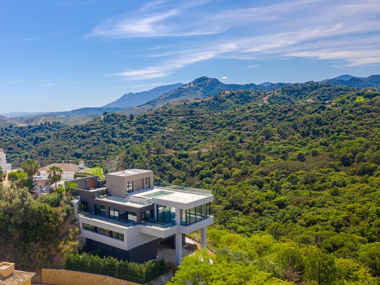Villa for Sale in Los Arqueros, Marbella Area 10