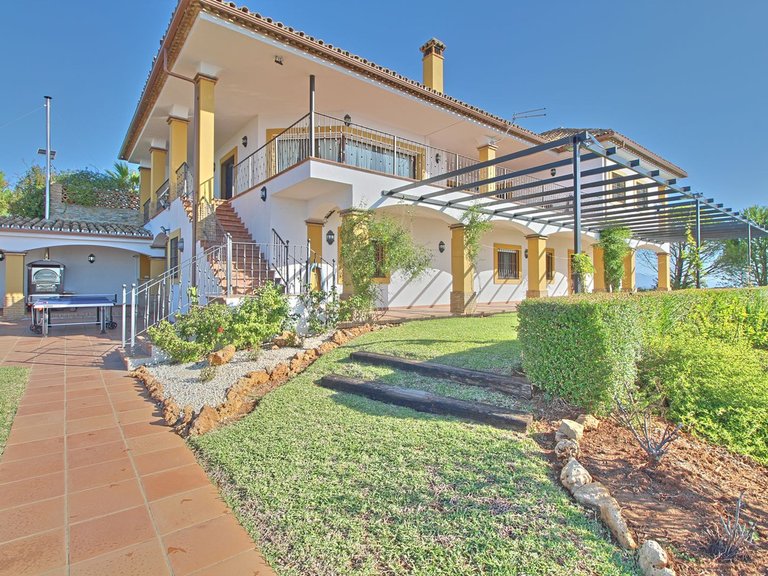 Villa for Sale in Estepona, Marbella Area 4