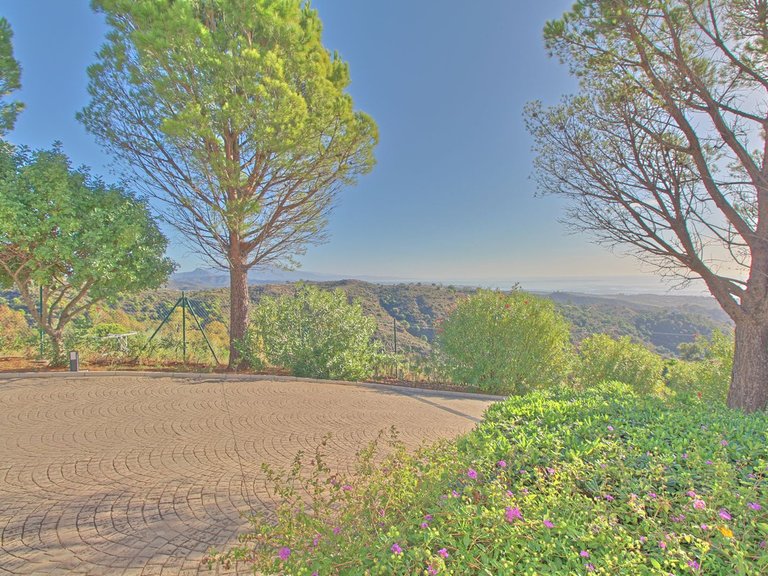 Villa for Sale in Estepona, Marbella Area 5