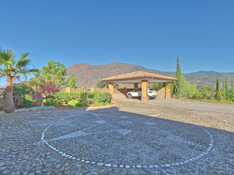 Villa for Sale in Estepona, Marbella Area 6