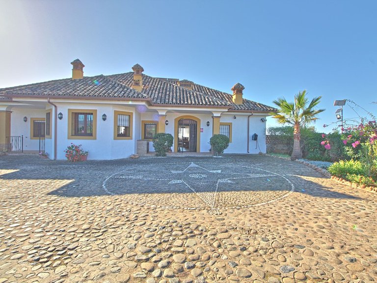 Villa for Sale in Estepona, Marbella Area 7