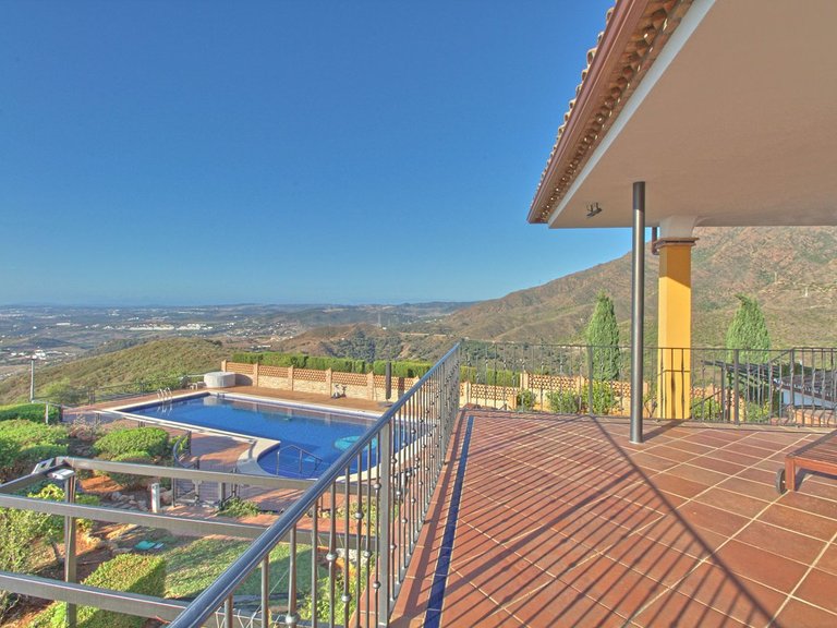 Villa for Sale in Estepona, Marbella Area 19