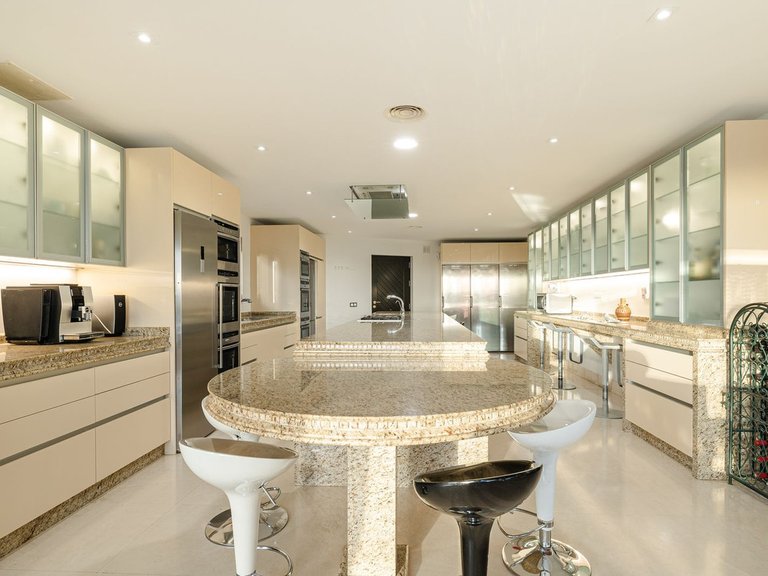Villa for Sale in Benahavís, Marbella Area 4