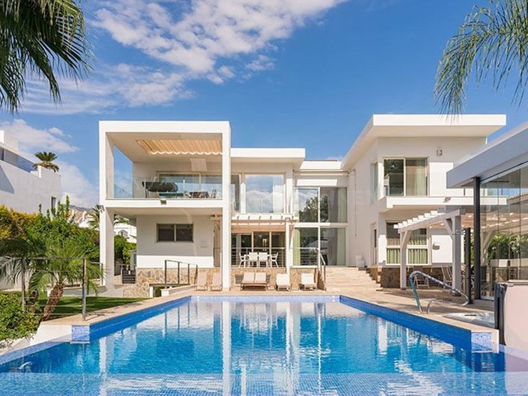 Villa for Sale in Nueva Andalucía, Marbella Area 1