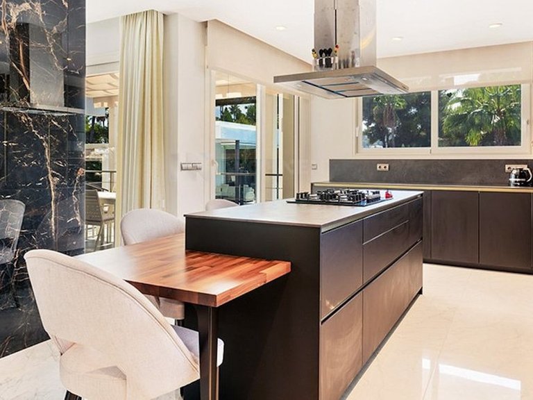 Villa for Sale in Nueva Andalucía, Marbella Area 20