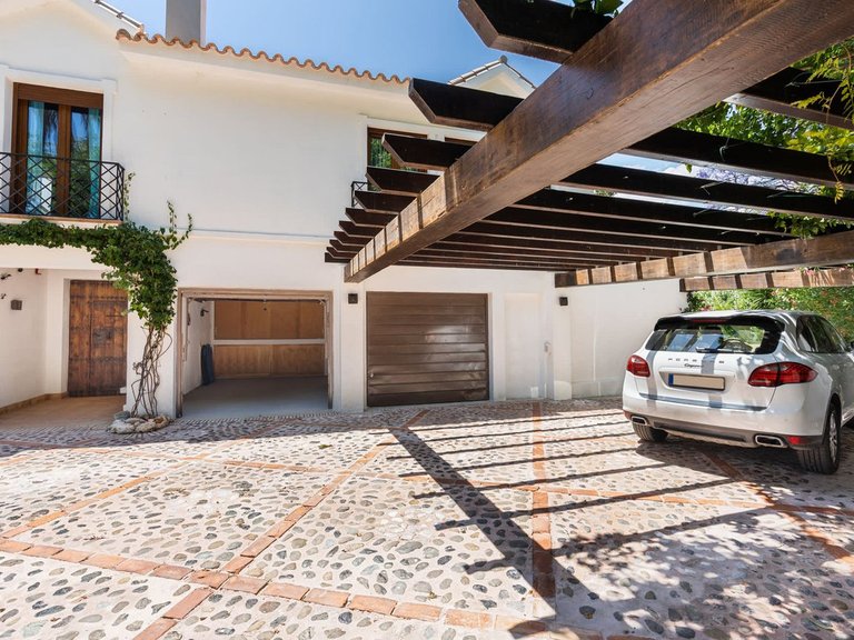 Villa for Sale in Guadalmina Baja, Marbella Area 5