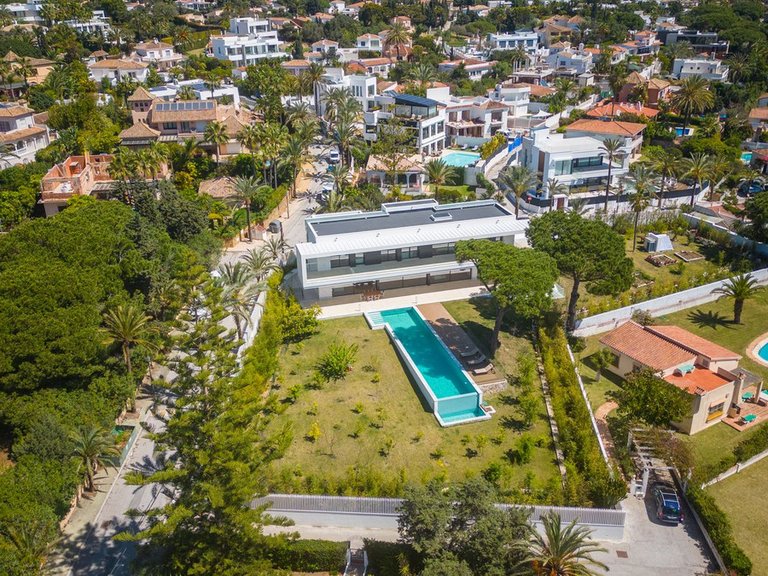 Villa for Sale in Marbesa, Marbella Area 2