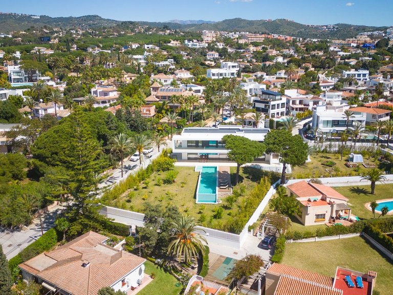Villa for Sale in Marbesa, Marbella Area 4