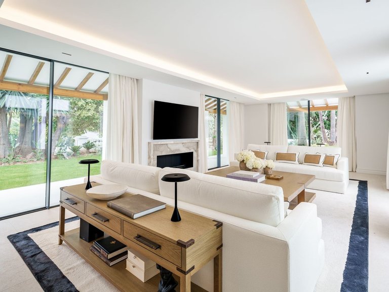 Villa for Sale in Nueva Andalucía, Marbella Area 11