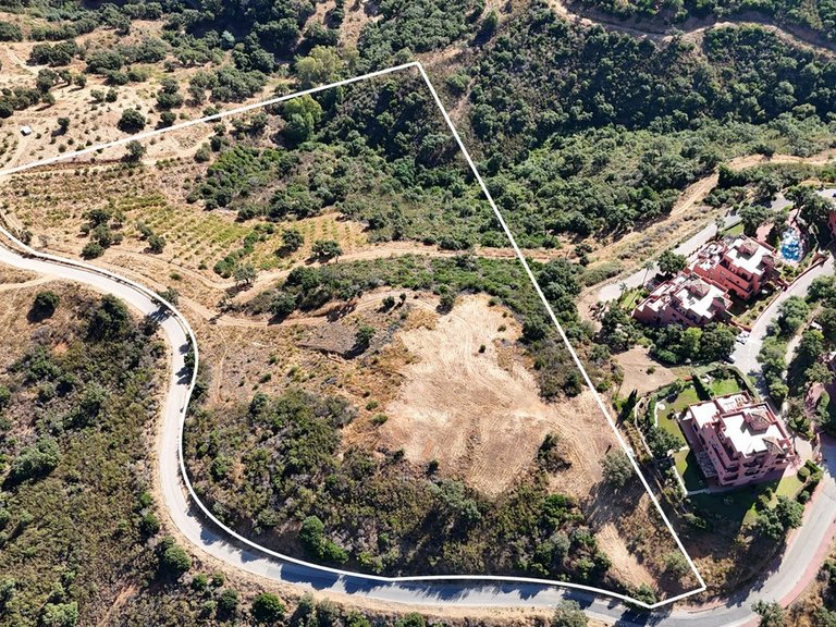 Villa for Sale in La Mairena, Marbella Area 18
