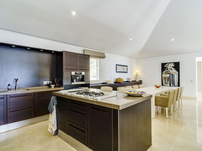 Villa for Sale in El Madroñal, Marbella Area 12