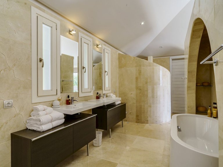 Villa for Sale in El Madroñal, Marbella Area 16