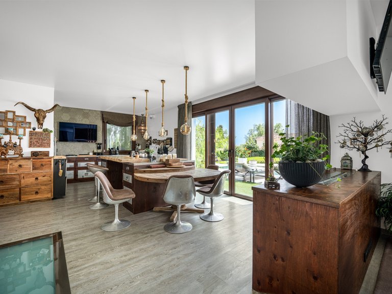 Villa for Sale in Benahavís, Marbella Area 8