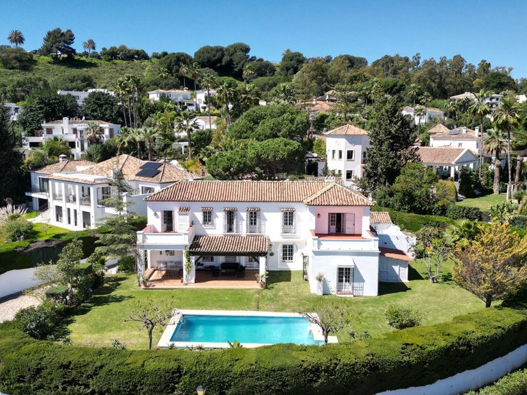 Villa for Sale in Nueva Andalucía, Marbella Area 1