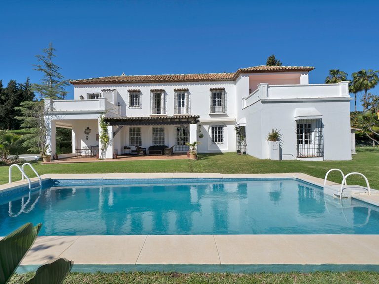 Villa for Sale in Nueva Andalucía, Marbella Area 3