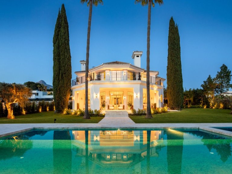 Villa for Sale in Nueva Andalucía, Marbella Area 1