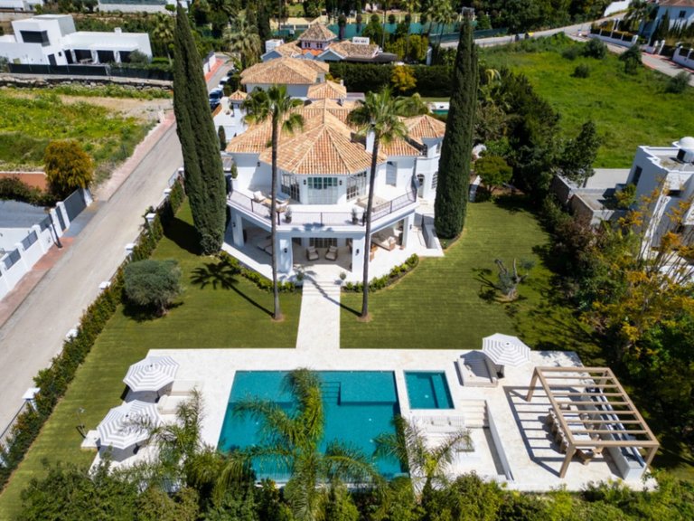 Villa for Sale in Nueva Andalucía, Marbella Area 2