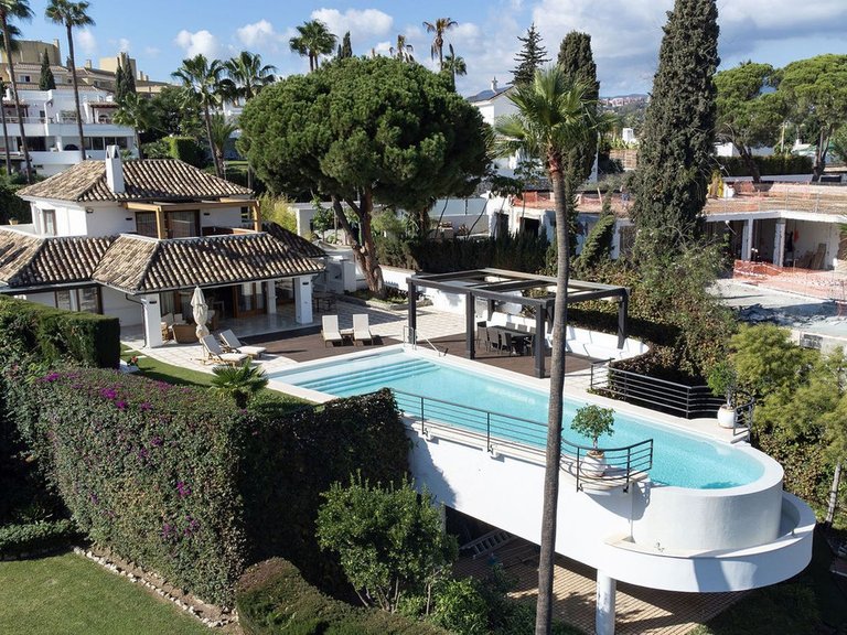 Villa for Sale in Nueva Andalucía, Marbella Area 1
