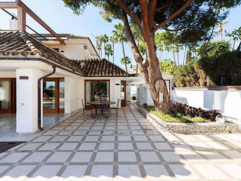 Villa for Sale in Nueva Andalucía, Marbella Area 3