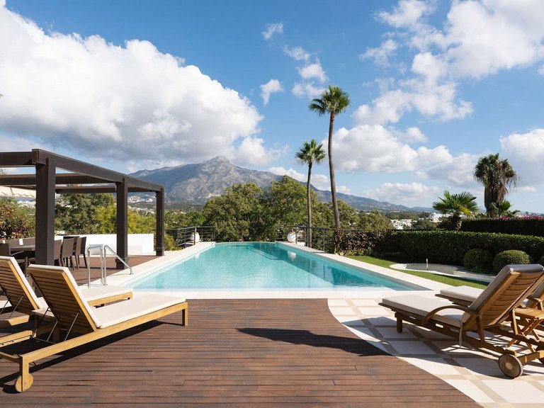 Villa for Sale in Nueva Andalucía, Marbella Area 4
