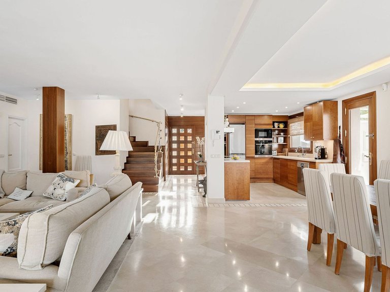Villa for Sale in Nueva Andalucía, Marbella Area 15