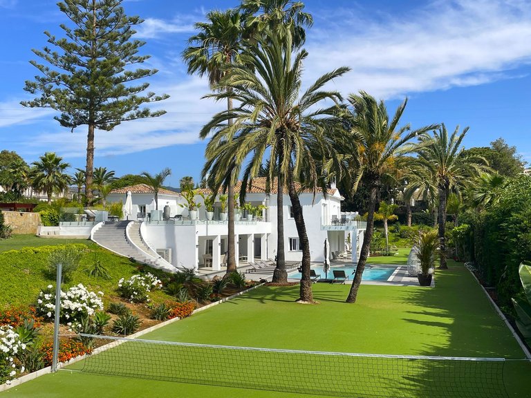 Villa for Sale in Atalaya, Marbella Area 3
