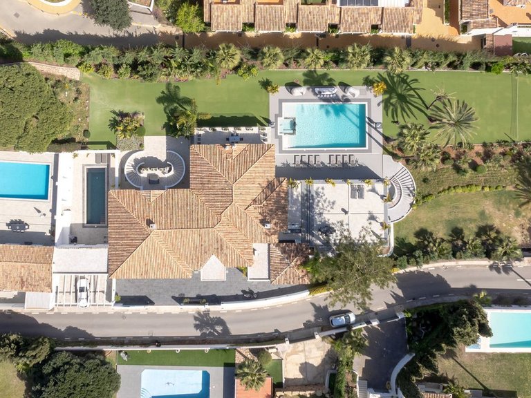 Villa for Sale in Atalaya, Marbella Area 5