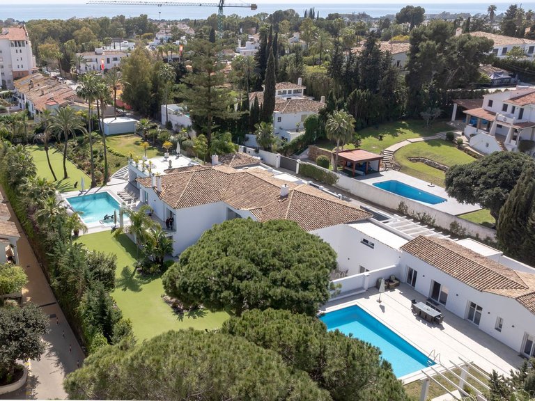 Villa for Sale in Atalaya, Marbella Area 6