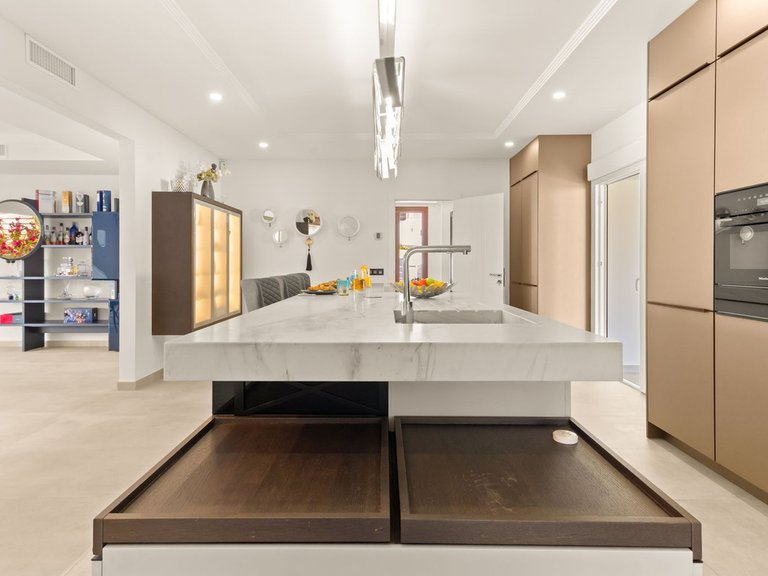 Villa for Sale in Atalaya, Marbella Area 9
