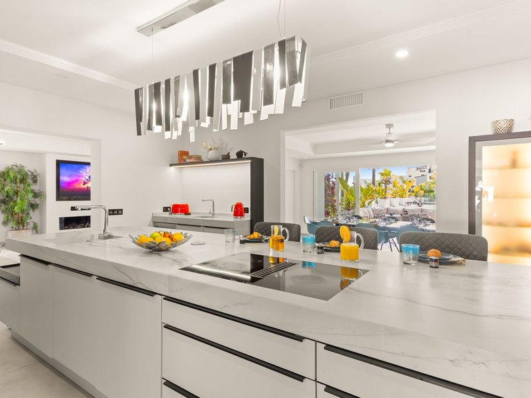 Villa for Sale in Atalaya, Marbella Area 10