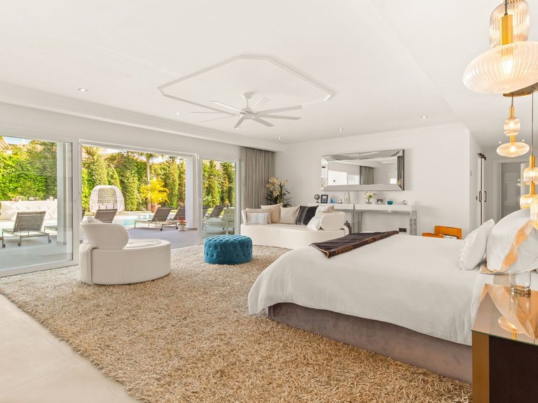 Villa for Sale in Atalaya, Marbella Area 20