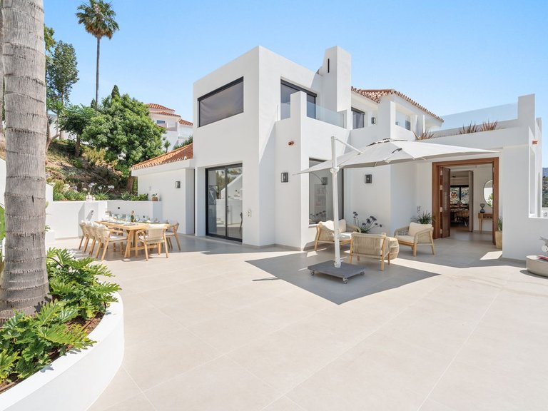 Villa for Sale in Nueva Andalucía, Marbella Area 1