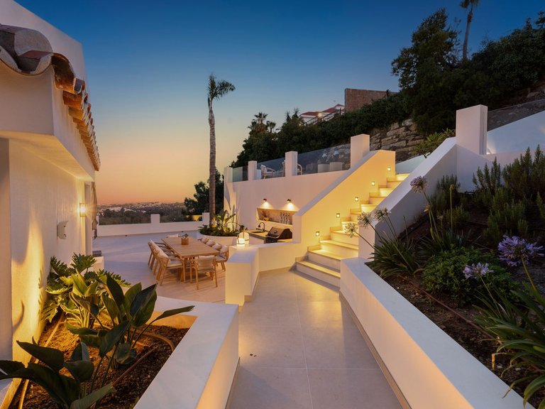 Villa for Sale in Nueva Andalucía, Marbella Area 13
