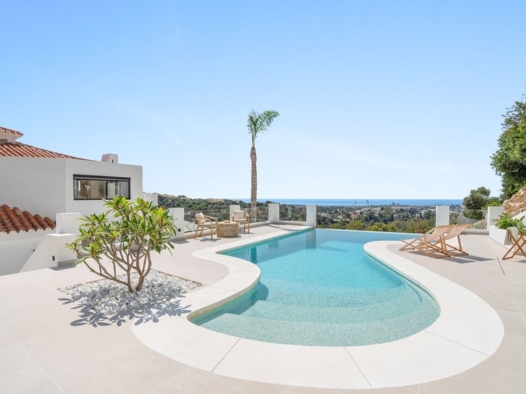Villa for Sale in Nueva Andalucía, Marbella Area 16