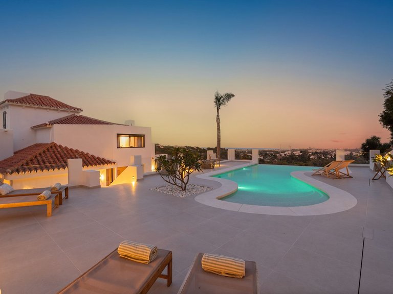 Villa for Sale in Nueva Andalucía, Marbella Area 17