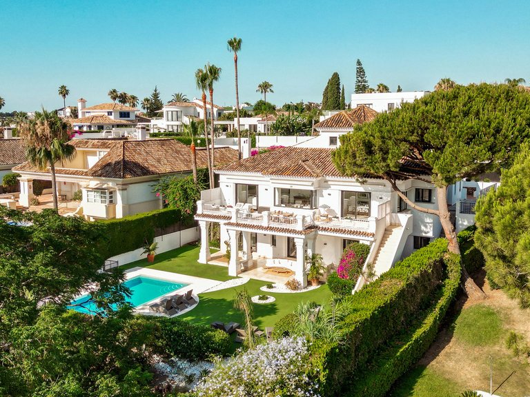 Villa for Sale in Aloha, Marbella Area 3