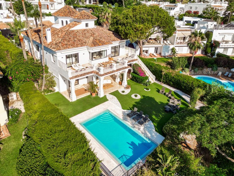 Villa for Sale in Aloha, Marbella Area 5