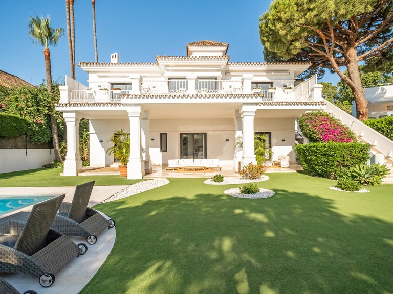 Villa for Sale in Aloha, Marbella Area 18