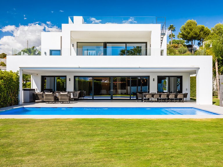 Villa for Sale in Nueva Andalucía, Marbella Area 1