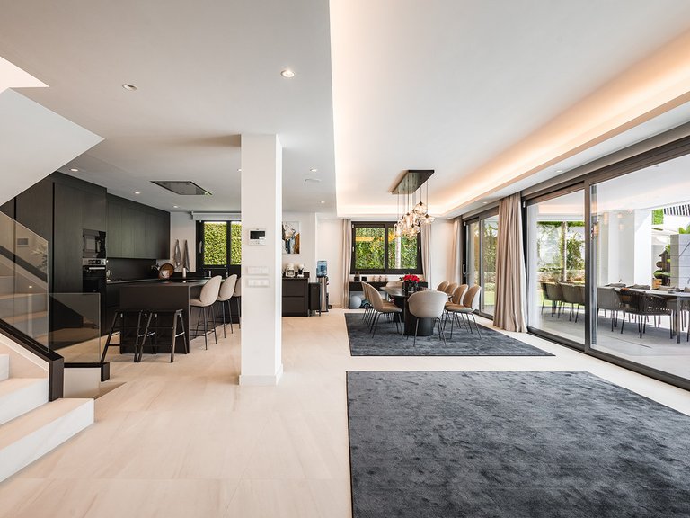 Villa for Sale in Nueva Andalucía, Marbella Area 2
