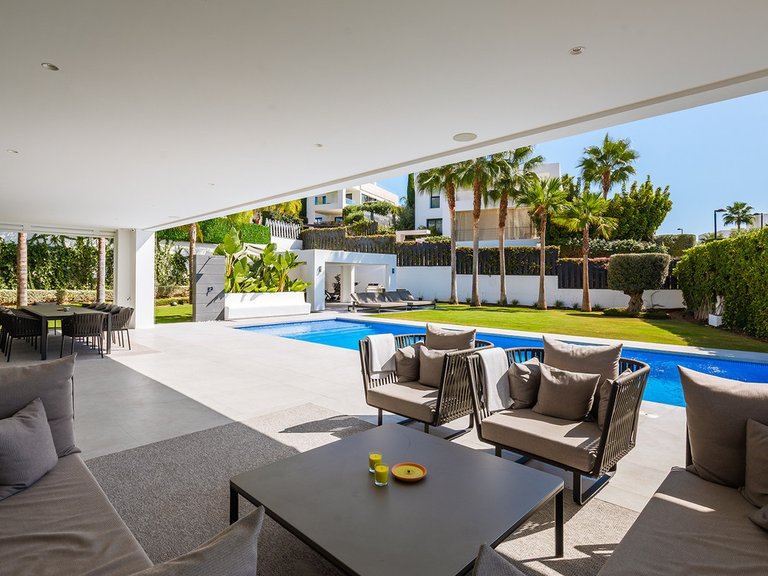 Villa for Sale in Nueva Andalucía, Marbella Area 11