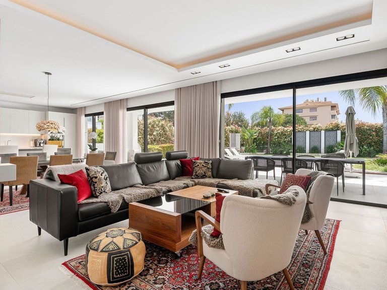 Villa for Sale in Nueva Andalucía, Marbella Area 2